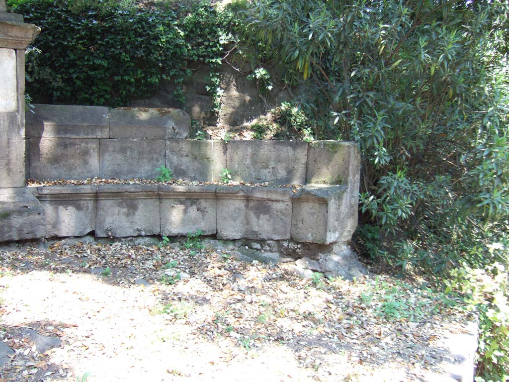 NGG Pompeii. May 2006. South end of tomb of Aesquillia Polla.