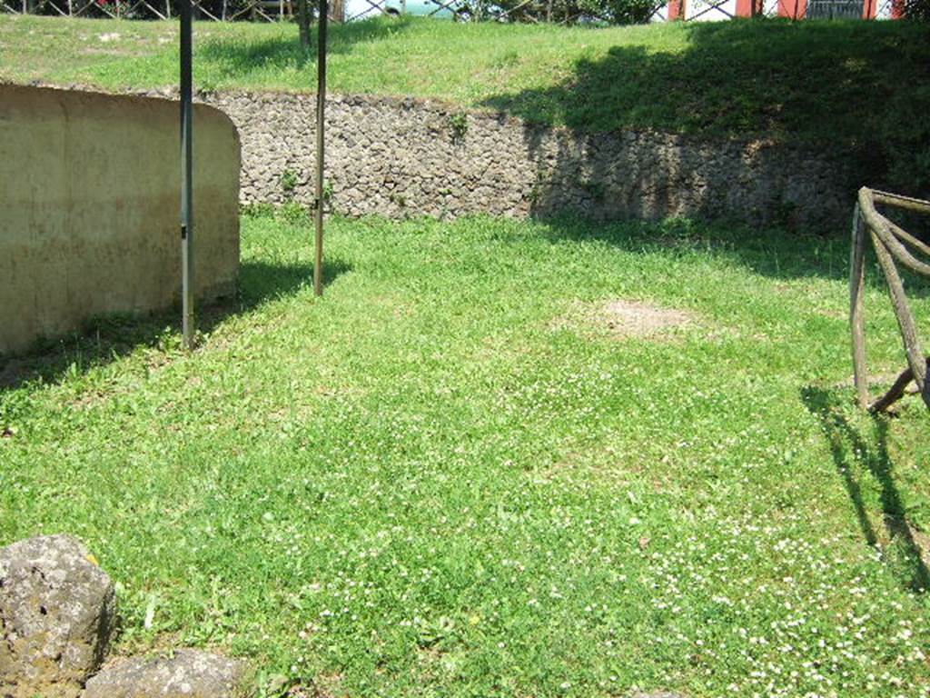 NGOF Pompeii. May 2006. East side wall of tomb of M. Obellius Firmus 
