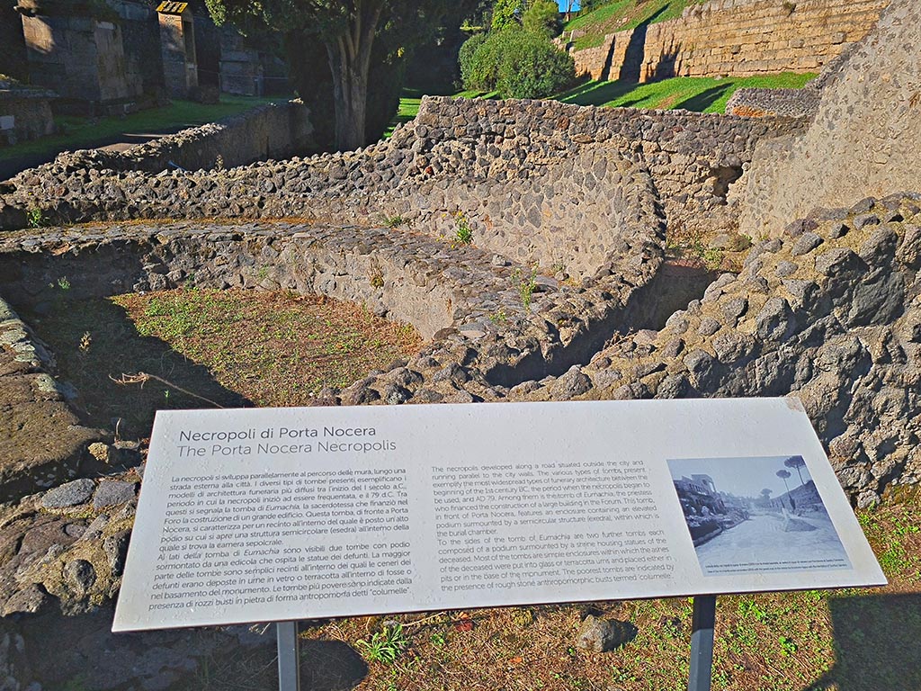 Pompeii Porta di Nocera. October 2024.
Information card on south-west side of gate at junction with Via delle Tombe. Photo courtesy of Giuseppe Ciaramella.