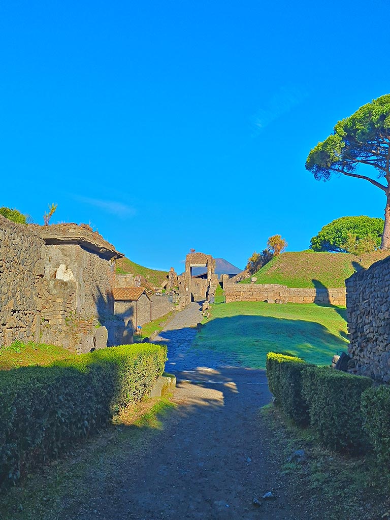 Pompeii Porta Nocera. October 2024.
Looking north to junction of Via delle Tombe and Porta Nocera. Photo courtesy of Giuseppe Ciaramella.
