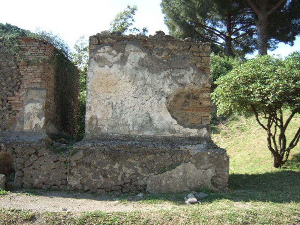 Pompeii Porta Nocera. Tomb 38EN. May 2006. Nothing was found to name the tomb.