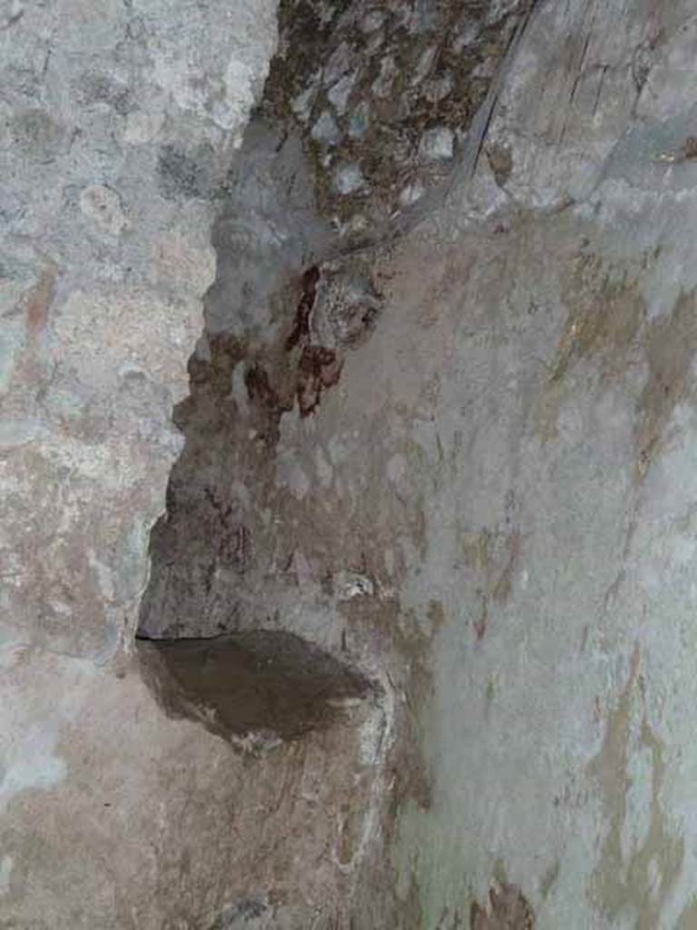 Pompeii Porta Nocera. Tomb 3ES, interior. The three inner chambers are divided into three sections by three radial walls. The three rooms are joined by a narrow doorway opening into each, around the perimeter wall. May 2010.