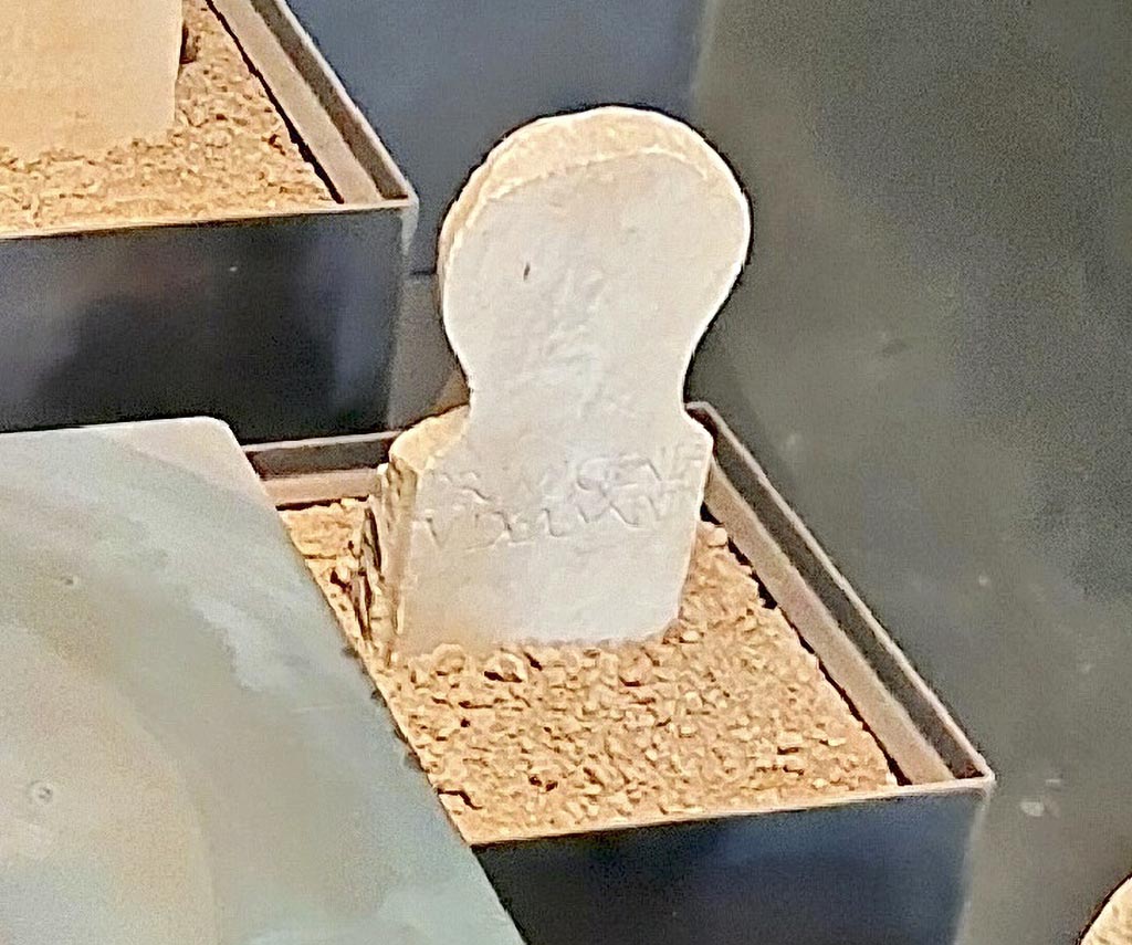 Pompeii Porta Nocera. Tomb 9ES. Cippus of Primigenia.
PRIMIGENIA
VIX(it) M(ensibus) IX D(iebus) V.
On display in exhibition “L’altra Pompei, vite comuni all’ombra del Vesuvio”.
Photo courtesy of Giuseppe Ciaramella.
