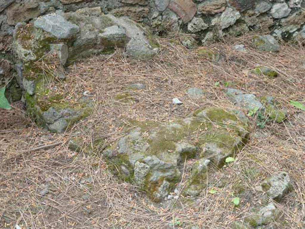 Pompeii Porta Nocera. May 2010. Remains of Aedicula shrine in the area between the tombs 15ES and 17ES enclosed by a wall.
See D’Ambrosio, A. and De Caro, S., 1983. Un Impegno per Pompei: Fotopiano e documentazione della Necropoli di Porta Nocera. Milano: Touring Club Italiano. (15ES).