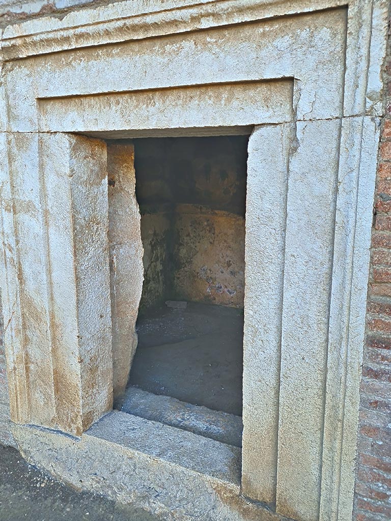 Pompeii Porta Nocera. October 2024. Tomb 17ES. Door surround. Photo courtesy of Giuseppe Ciaramella.