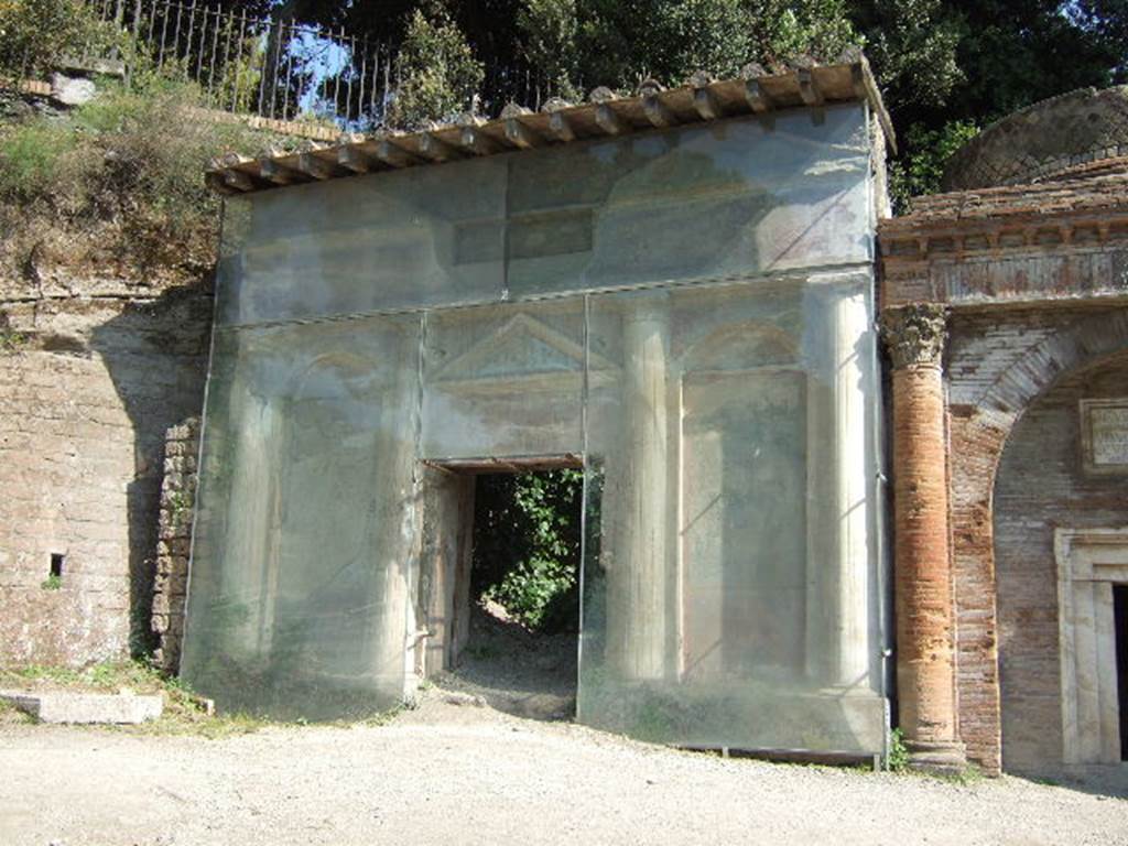 Pompeii Porta Nocera. May 2006. Tomb 19ES. No finds were made to identify this tomb.
Only the tomb façade and on the back, to the west, part of the enclosure wall, remain.