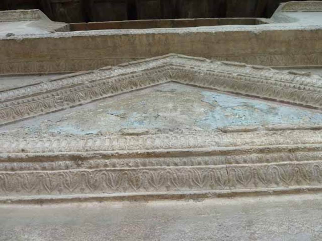 Pompeii Porta Nocera. Tomb 19ES. May 2010. Triangular cornice above the door with stucco.