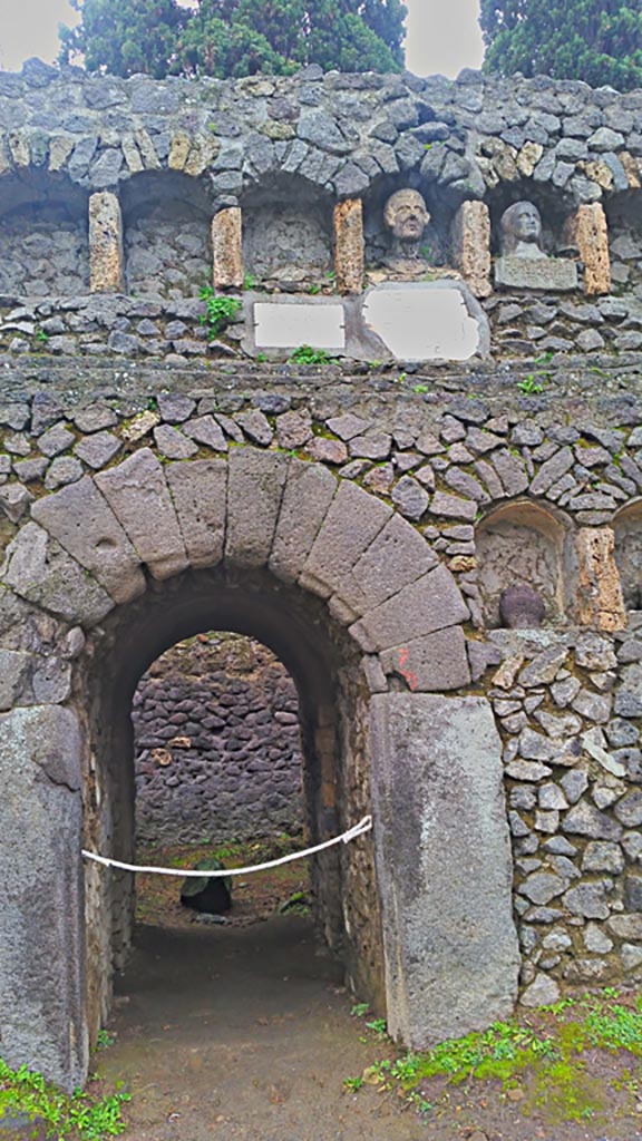 Pompeii Porta Nocera. 2017/2018/2019.
Tomb 7OS, looking south towards central entrance corridor. Photo courtesy of Giuseppe Ciaramella.