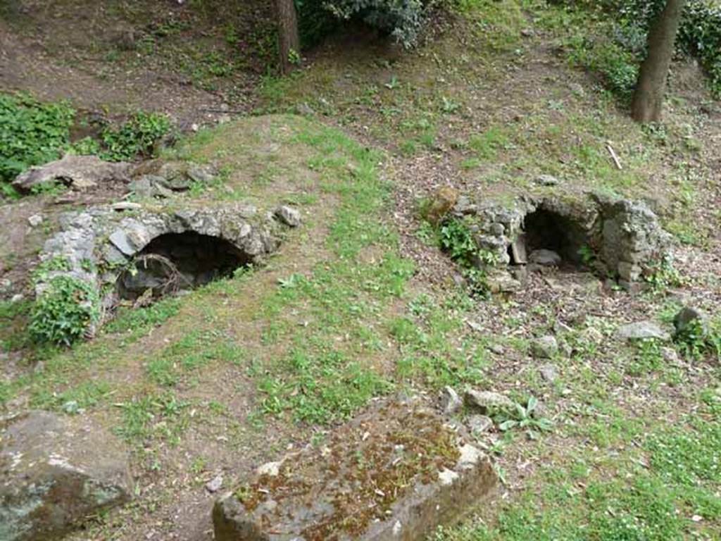 Pompeii Porta Nocera Tombs 17a and 17b, at the rear of 17OS. May 2010. 
Between the two tombs, facing south, were two female columella, without inscriptions.
See D’Ambrosio, A. and De Caro, S., 1983. Un Impegno per Pompei: Fotopiano e documentazione della Necropoli di Porta Nocera. Milano: Touring Club Italiano. 17a b OS.

