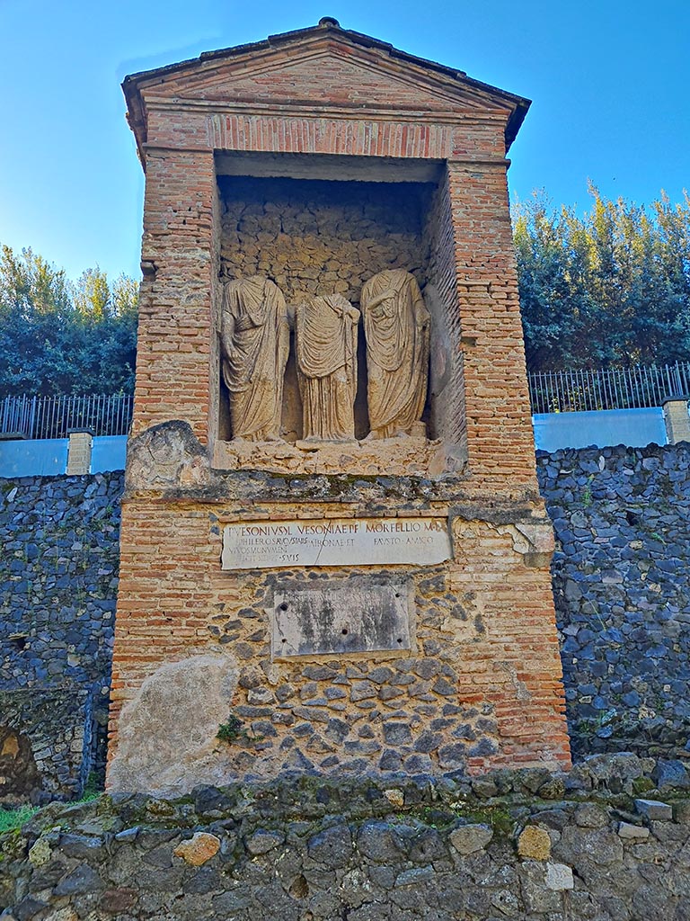 Pompeii Porta Nocera. October 2024. Tomb 23OS. Looking south. 
Aedicula tomb of Publius Vesonius Phileros, Vesonia and Marcus Orfellius Faustus.
Photo courtesy of Giuseppe Ciaramella.
