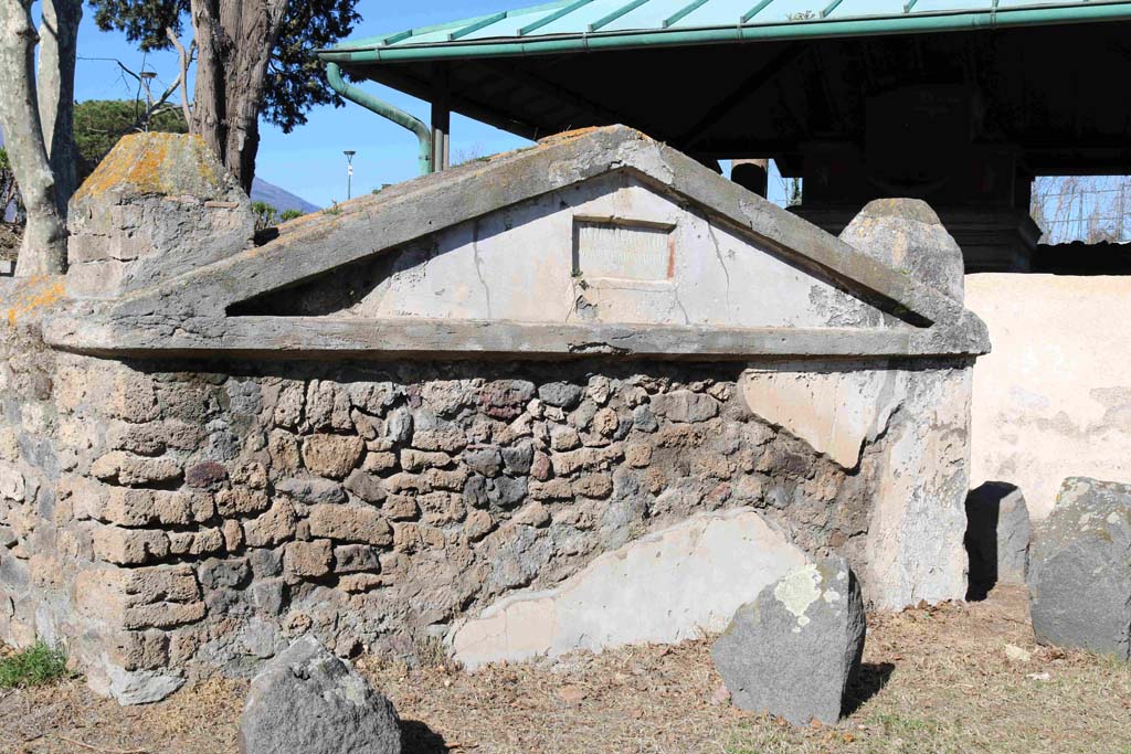 Pompeii VGI. February 2020. Looking north to front of tomb. Photo courtesy of Aude Durand.