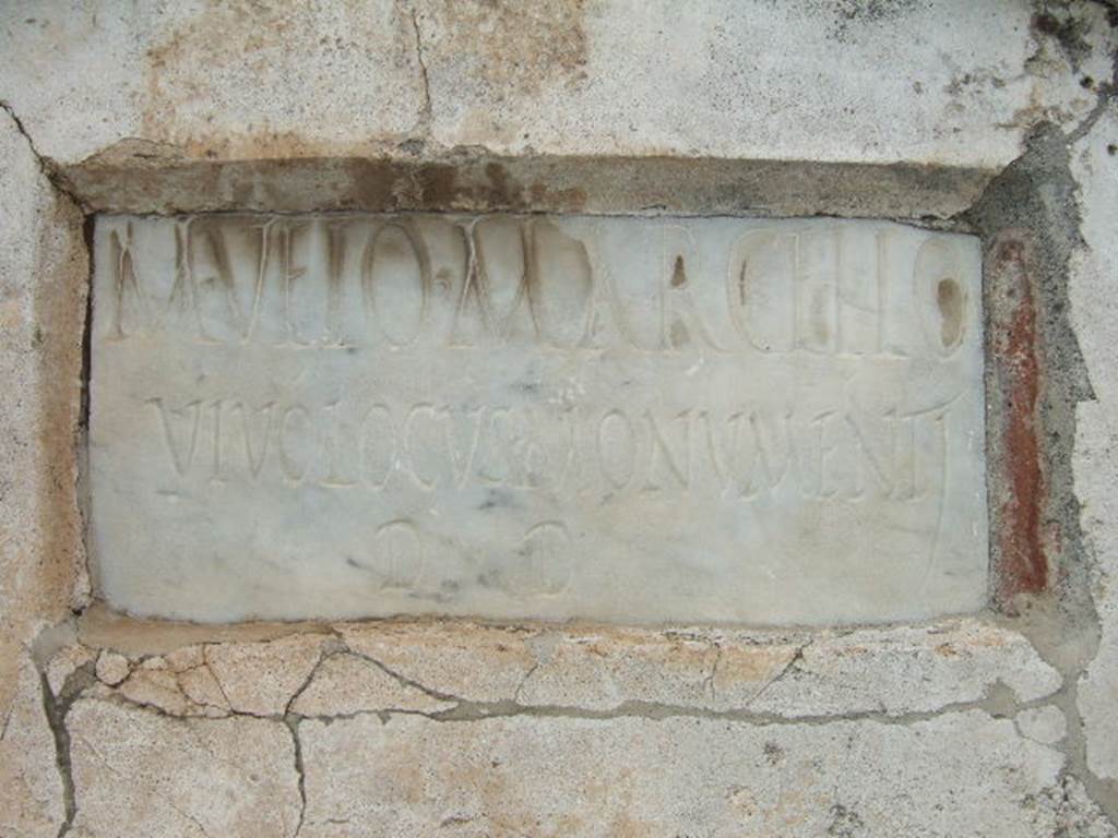 Pompeii VGI. December 2007. Marble plaque with Latin inscription. It reads -
M(arco) VEIO MARCELLO
VIVO LOCVS MONVMENTI
D(ecreto) D(ecurionum).
The tomb was still incomplete at the time of the eruption in 79 AD.
See La Rocca, de Vos, de Vos, 1981. Guida Archeologica di Pompei; II Edizione. Milano: Arnoldo Mondadori Editore. (p. 280).