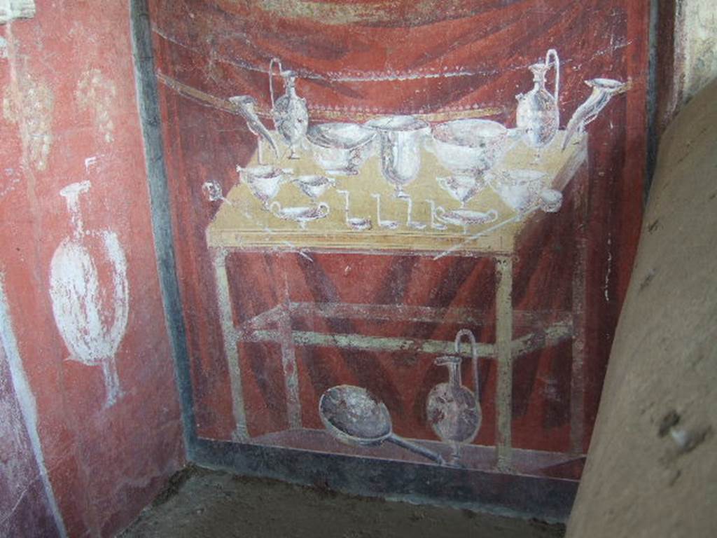 VGJ Pompeii. May 2006. North wall connecting the inner tomb with its outer protecting wall.