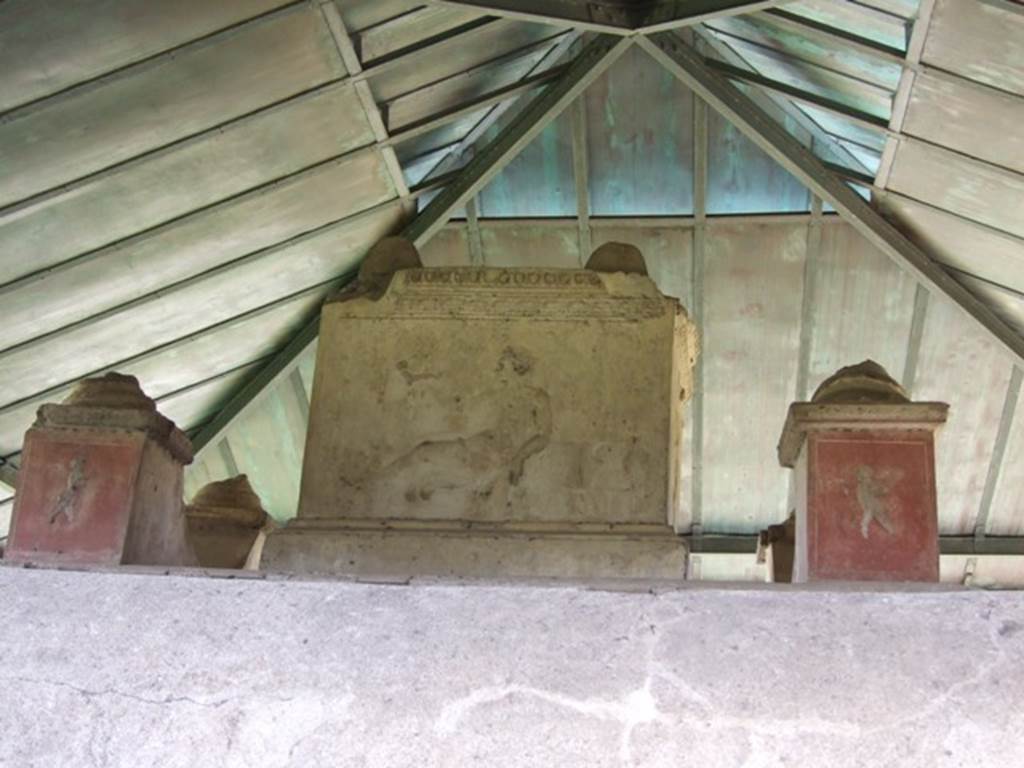 VGJ Pompeii. March 2009. West side of inner tomb with carved marble figure and paintings of cupids