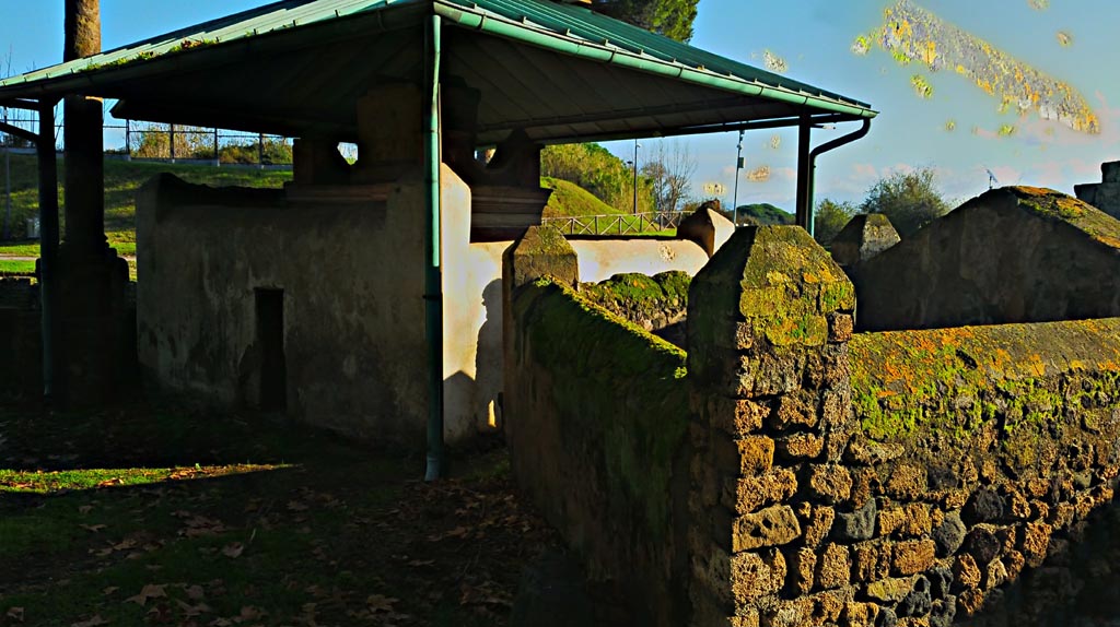 VGJ Pompeii. December 2019.
Looking towards lower west wall with doorway into tomb and lower south wall behind VGI tomb, on right. Photo courtesy of Giuseppe Ciaramella.