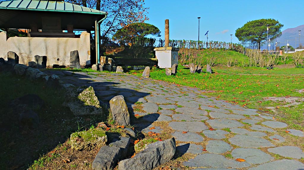 Vesuvian Gate tombs, Pompeii. December 2019.
Looking west towards tomb VGL, tomb of Septumia, daughter of Lucius. Photo courtesy of Giuseppe Ciaramella.