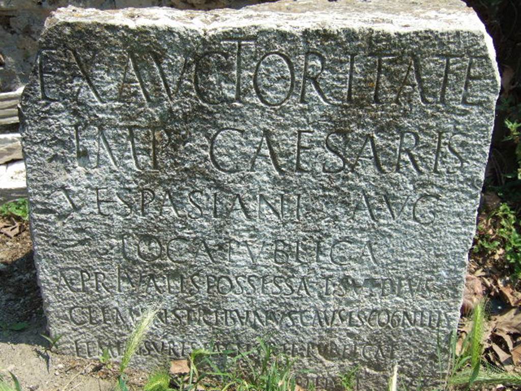 VGSC Pompeii Porta Vesuvio. May 2006. Cippus of Titus Suedius Clemens.
The Cippus has a latin inscription reading -
Ex auctoritate
imp(eratoris) Caesaris
Vespasiani Aug(usti)
loca publica,
a privatis possessa T(itus) Suedius
Clemens tribunus causis cognitis
Et mensuris factis rei publicae
Pompeianorum restituit
This translates as -
By virtue of authority conferred upon him by the Emperor Vespasian Caesar Augustus,
Titus Suedius Clemens, tribune, having investigated the facts and taken measurements,
restored to the citizens of Pompeii public places illegally appropriated by private persons.
Similar Cippi were found at the Porta Ercolano, Porta Marina and the Porta Nocera. The wording “rei publicae Pompeianorum” on one of these, discovered in 1763, was the first positive identification that the site was Pompeii. Until then scholars had divided opinions on the city buried under Civita. Many, including the first official excavators, thought it was the ancient city of Stabiae. See Conticello, B., Ed, 1990. Rediscovering Pompeii. Rome: L’Erma di Bretschneider. (p. 225).