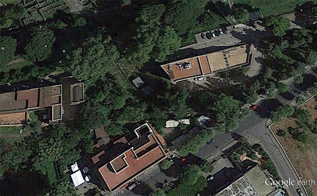 SG4 Pompeii. 2015. Location of tombs SG4 and SG5 (centre of photo) south of Porta Stabia.
Photo courtesy of Google Earth.