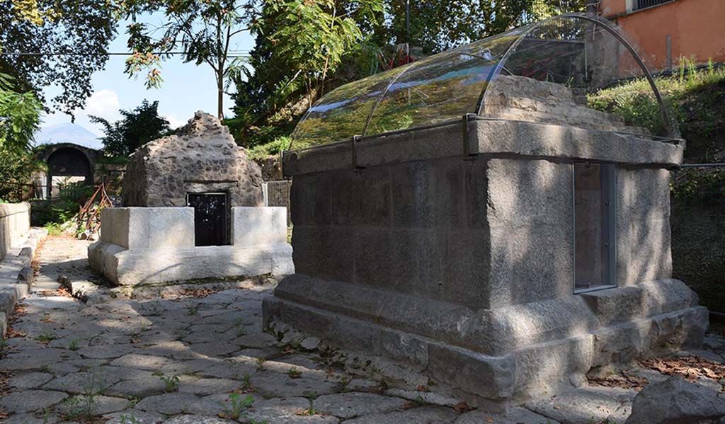 SG4 Pompeii. 2018. Tomb SG4 at rear and tomb SG5 at front, with Porta Stabia in the background.