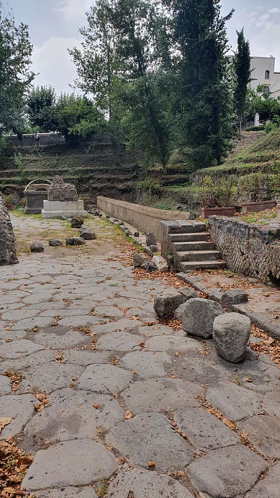 SG4 Pompeii. August 2021. Looking south to tomb SG4 with SG5 behind.
Foto Annette Haug, ERC Grant 681269 DÉCOR