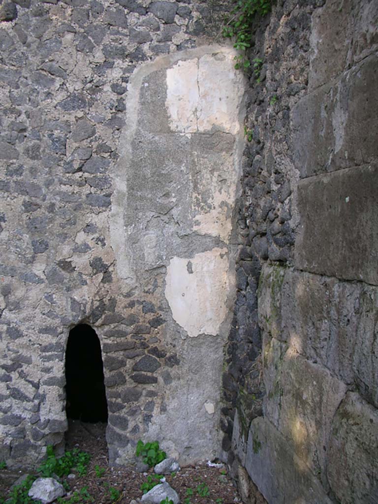 Tower X, Pompeii. May 2010.
Exterior window on west side of lower floor. Photo courtesy of Ivo van der Graaff.