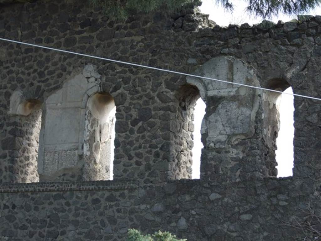 Tower X, Pompeii. March 2009. North side. Upper windows.