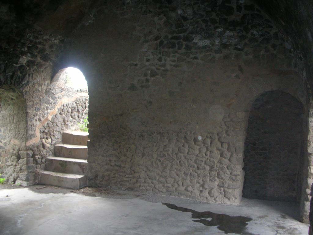 Tower XI, Pompeii. May 2010.
South wall of middle floor with steps down to entrance doorway through arched doorway, on right. Photo courtesy of Ivo van der Graaff.