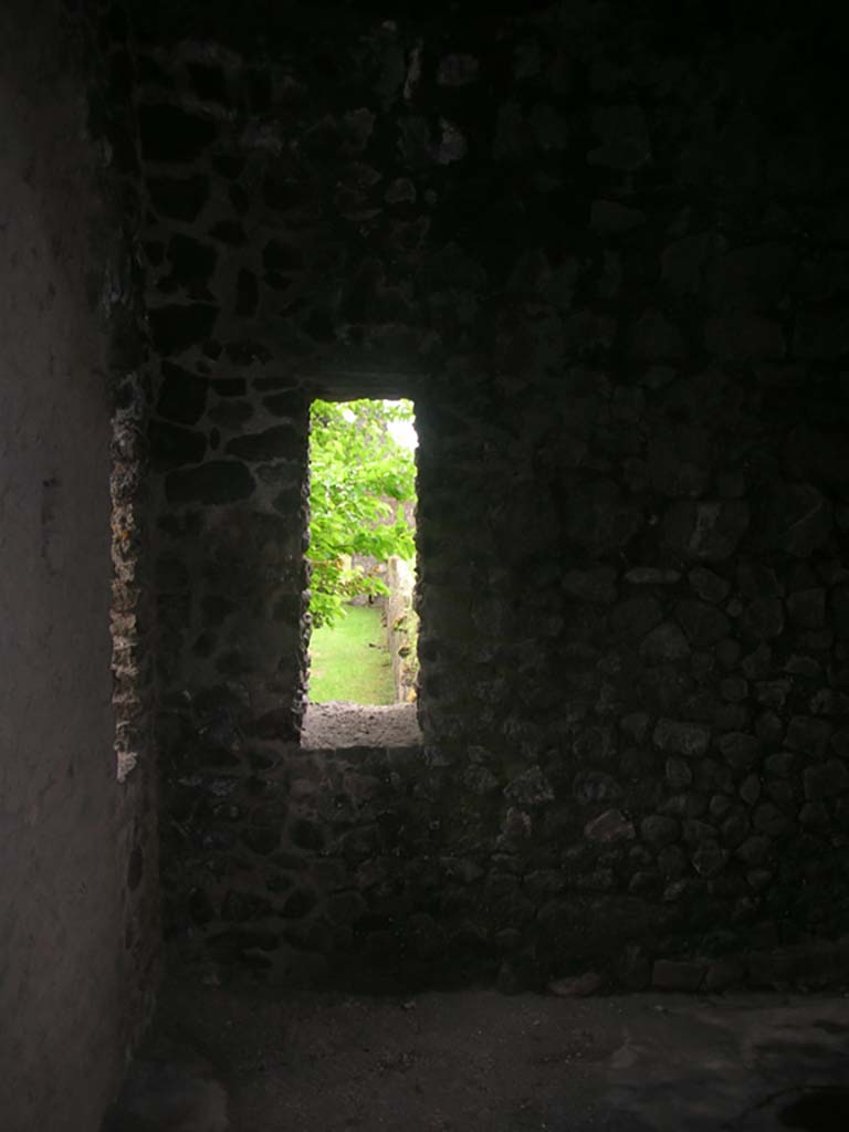 Tower XI, Pompeii. May 2010.
Arrow slit windows in north-east corner and east wall of middle floor. Photo courtesy of Ivo van der Graaff.