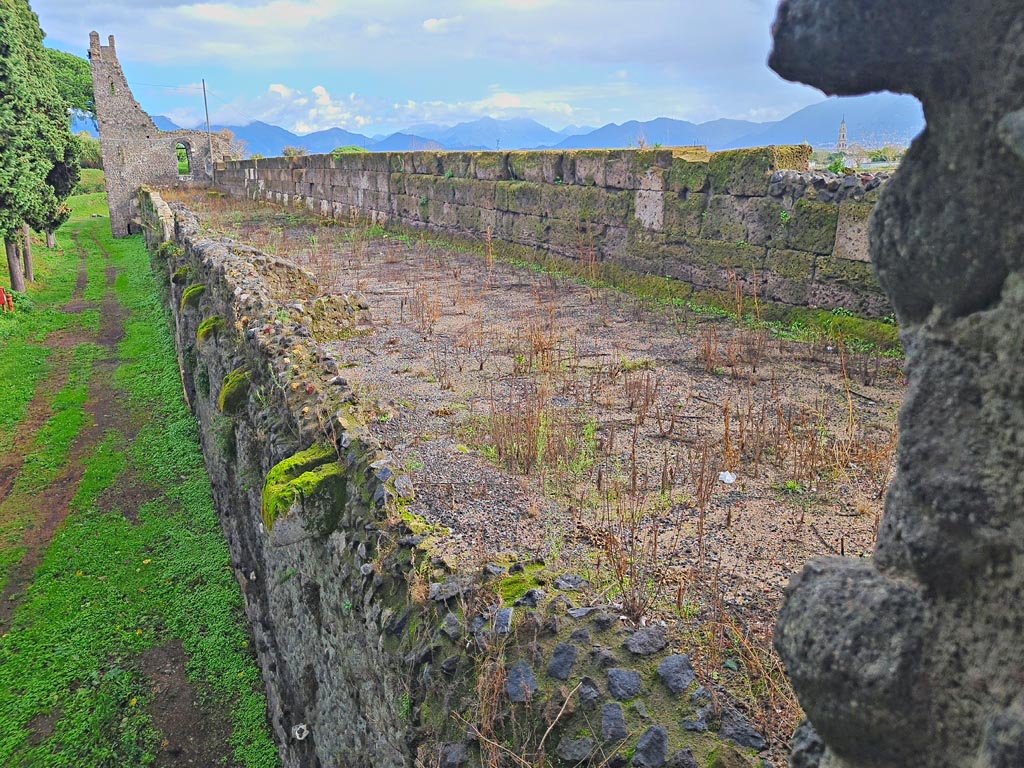 Tower XI, Pompeii. November 2023.
Looking east through window in north-east corner of middle floor room, along walls towards Tower X. Photo courtesy of Giuseppe Ciaramella.