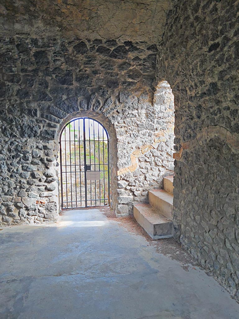 Tower XI, Pompeii. November 2023.
South-east corner of middle floor room, with doorway leading east onto walls, in centre, and steps to upper floor, on right.
Photo courtesy of Giuseppe Ciaramella.