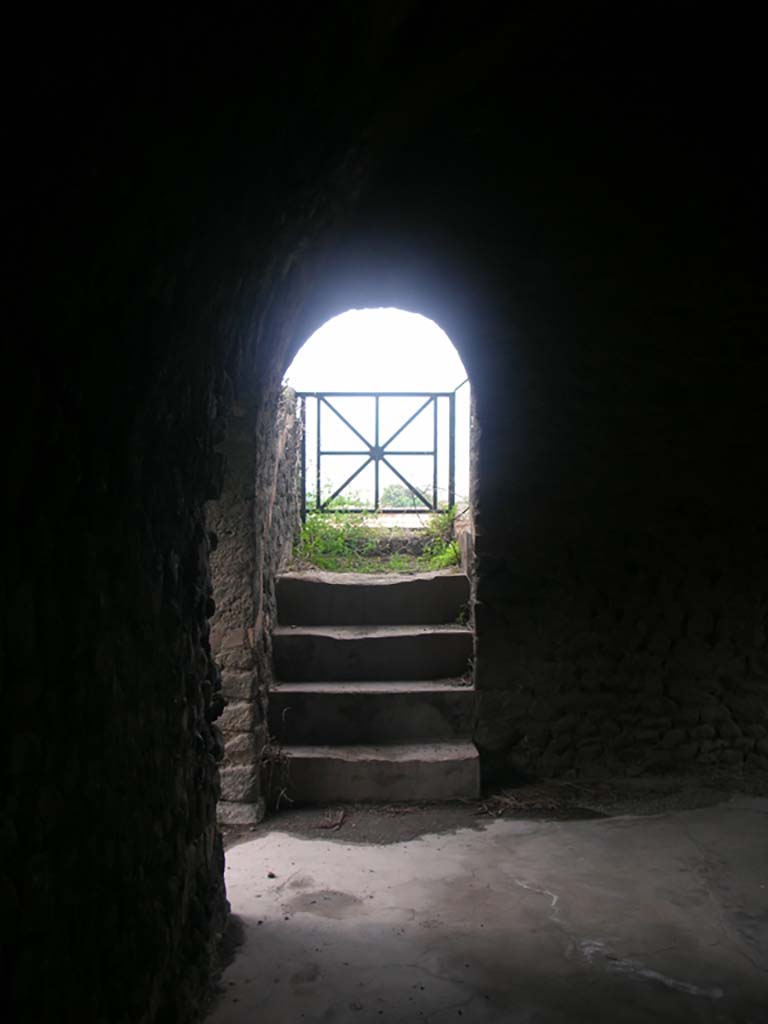 Tower XI, Pompeii. May 2010.
Middle floor, steps at east end of south wall, leading up to upper floor. Photo courtesy of Ivo van der Graaff.