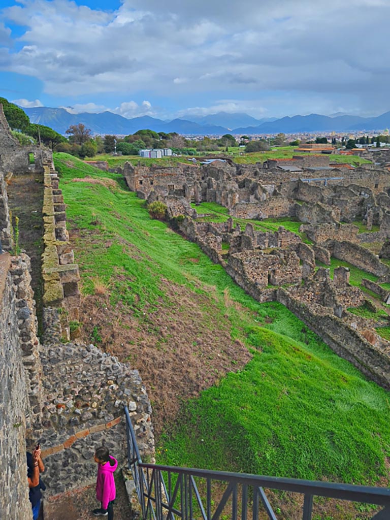 Tower XI, Pompeii. November 2023.
Looking east from top of steps to upper level. Photo courtesy of Giuseppe Ciaramella.