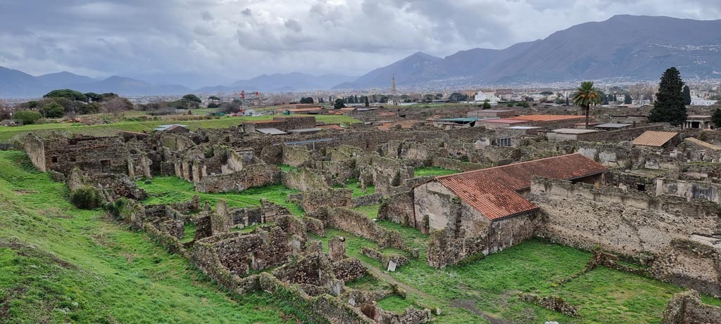T11 Pompeii. Tower XI. January 2023.
Looking south-east from Tower XI towards modern Pompeii, across VI.9, VI.11 and towards VI.15. Photo courtesy of Miriam Colomer