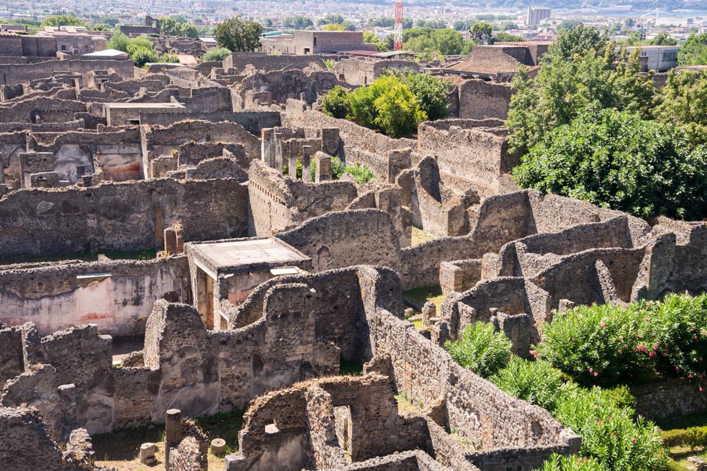 Tower XI, Pompeii. August 2023.
Looking south-west from Tower across VI.7, with atrium of VI.7.23 on lower left, and garden on lower right. Photo courtesy of Johannes Eber.