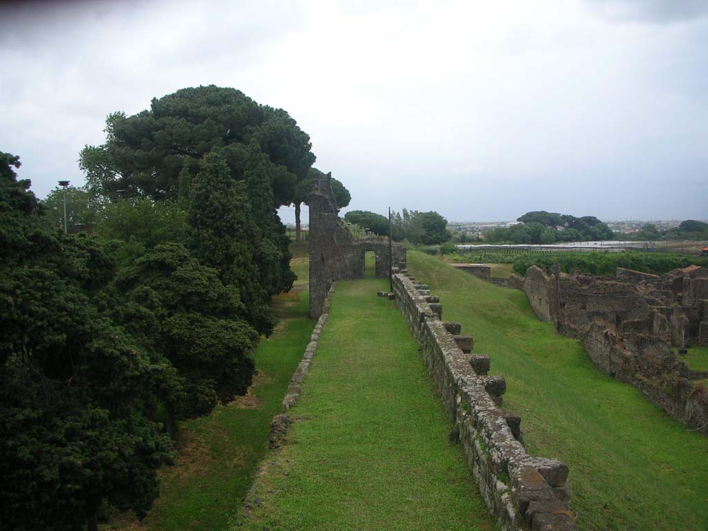 Tower XI, Pompeii. May 2010.
Looking east from Tower along top of city wall towards Tower X. Photo courtesy of Ivo van der Graaff.