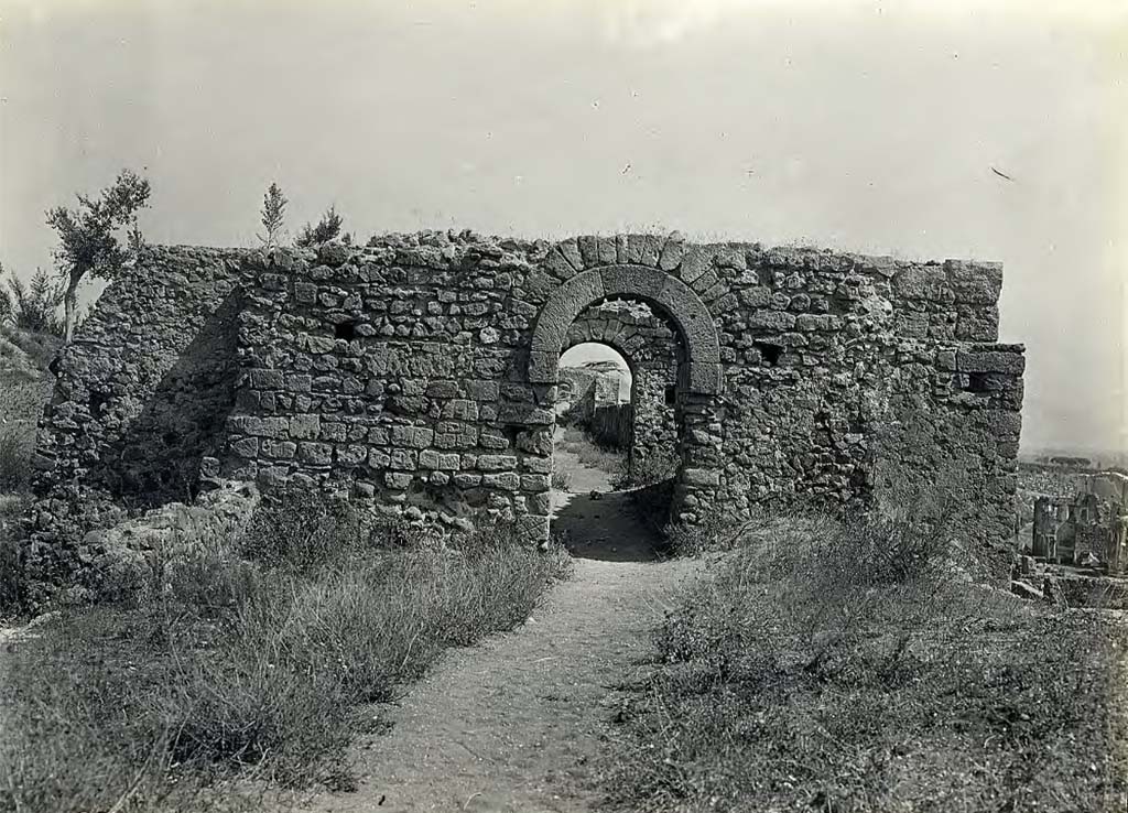 T11 Pompeii. c.1890. Tower XI looking east towards western entrance, from top of walls.
Photo by Peter Paul Mackey (1851-1935) courtesy of British School at Rome Digital Collections.
See https://digitalcollections.bsr.ac.uk/islandora/object/MACKEY:1101