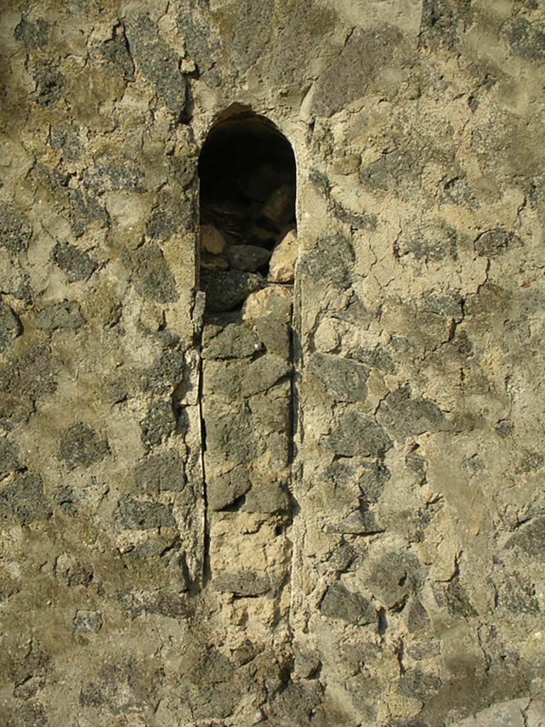 Tower XI, Pompeii. May 2010.
Partially blocked arrow slit window on west wall in north-west corner. Photo courtesy of Ivo van der Graaff.