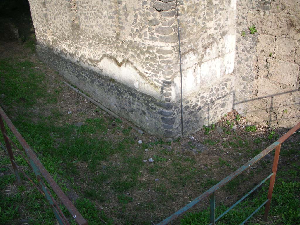 Tower XI, Pompeii. May 2010.
Looking towards lower north side, with west side and City Wall, on right. Photo courtesy of Ivo van der Graaff