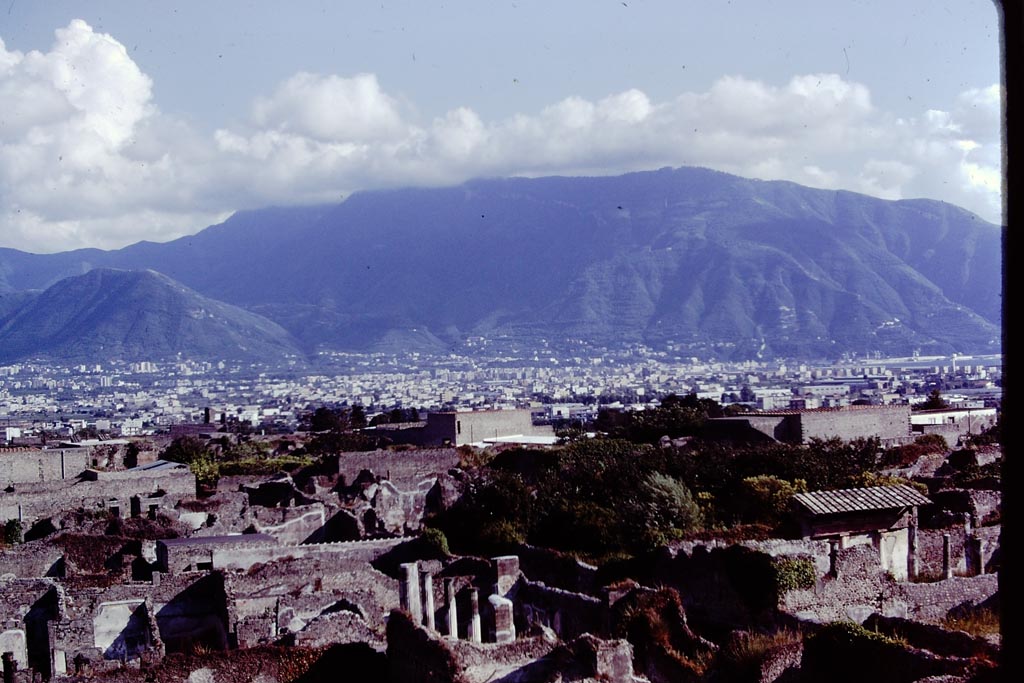 T11 Pompeii. Tower XI. 1978. Looking south-west. Photo by Stanley A. Jashemski.
Source: The Wilhelmina and Stanley A. Jashemski archive in the University of Maryland Library, Special Collections (See collection page) and made available under the Creative Commons Attribution-Non-Commercial License v.4. See Licence and use details.
J78f0201