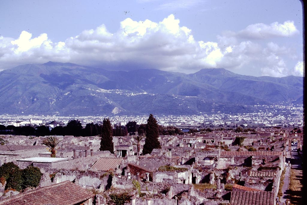 T11 Pompeii. Tower XI. 1978. Looking towards the east side of Via Mercurio, on right. Photo by Stanley A. Jashemski.
Source: The Wilhelmina and Stanley A. Jashemski archive in the University of Maryland Library, Special Collections (See collection page) and made available under the Creative Commons Attribution-Non-Commercial License v.4. See Licence and use details.
J78f0196