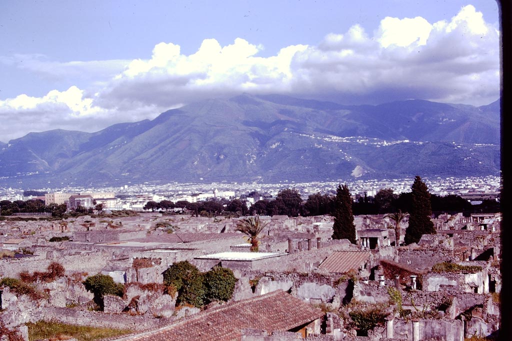T11 Pompeii. Tower XI. 1978. Looking south-east. Photo by Stanley A. Jashemski.
Source: The Wilhelmina and Stanley A. Jashemski archive in the University of Maryland Library, Special Collections (See collection page) and made available under the Creative Commons Attribution-Non-Commercial License v.4. See Licence and use details.
J78f0194
