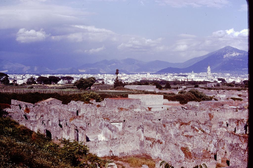 T11 Pompeii. Tower XI. 1978. Looking south-east towards modern Pompeii. Photo by Stanley A. Jashemski.
Source: The Wilhelmina and Stanley A. Jashemski archive in the University of Maryland Library, Special Collections (See collection page) and made available under the Creative Commons Attribution-Non-Commercial License v.4. See Licence and use details.
J78f0192