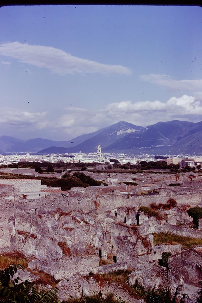 T11 Pompeii. Tower XI. 1978. Looking south-east. Photo by Stanley A. Jashemski.
Source: The Wilhelmina and Stanley A. Jashemski archive in the University of Maryland Library, Special Collections (See collection page) and made available under the Creative Commons Attribution-Non-Commercial License v.4. See Licence and use details.
J78f0193