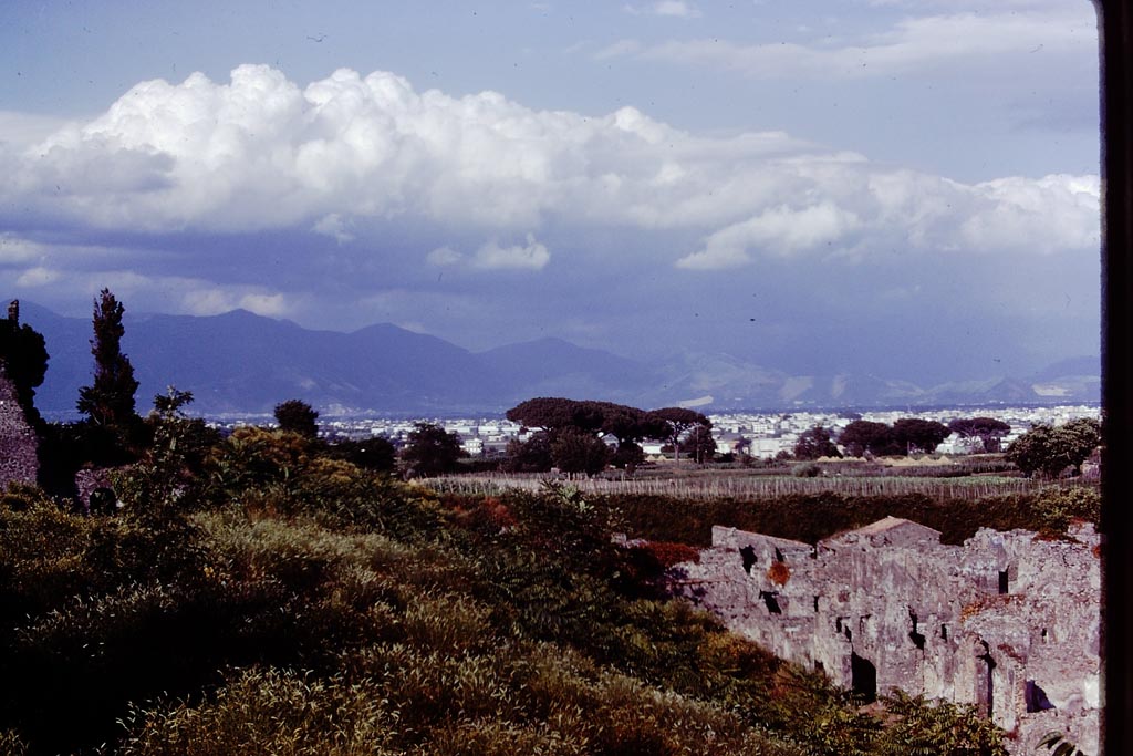 T11 Pompeii. Tower XI. 1978. Looking east, just visible on the left is Tower X. Photo by Stanley A. Jashemski.
Source: The Wilhelmina and Stanley A. Jashemski archive in the University of Maryland Library, Special Collections (See collection page) and made available under the Creative Commons Attribution-Non-Commercial License v.4. See Licence and use details.
J78f0203