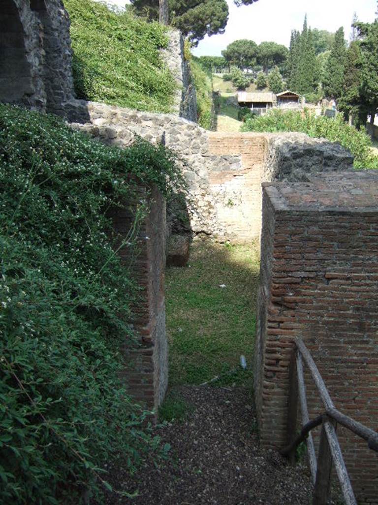 T2 Pompeii. Tower II. December 2005. Inside tower, looking east.