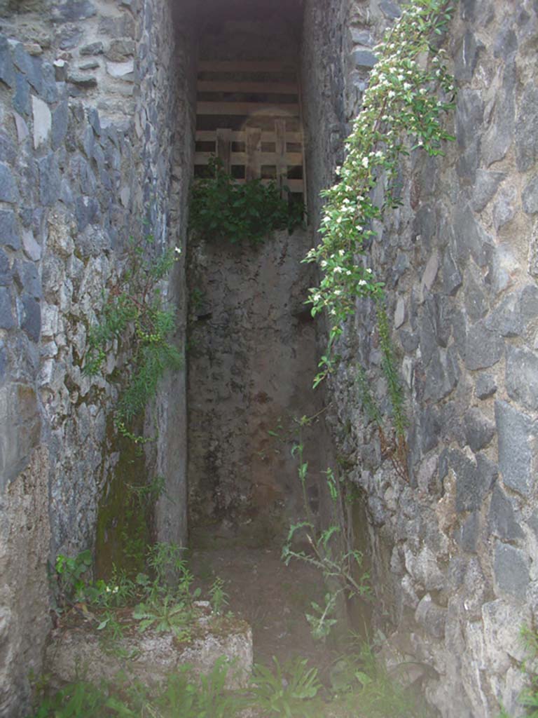 Tower II, Pompeii. May 2010.
Looking north in narrow room/stairway with upper floor. Photo courtesy of Ivo van der Graaff.