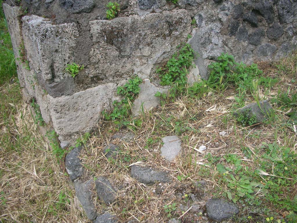 Tower VII, Pompeii. May 2010. West side of entrance on upper level. Photo courtesy of Ivo van der Graaff.
