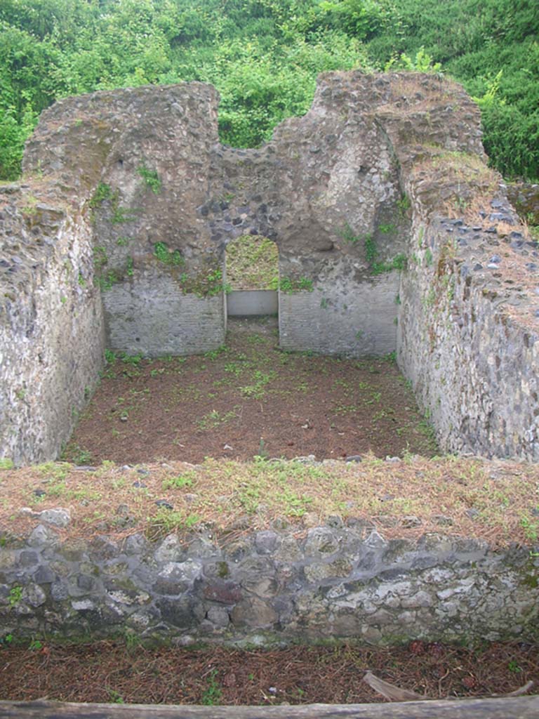 Tower IX, Pompeii. May 2010.
Looking south across main chamber of tower. Photo courtesy of Ivo van der Graaff.