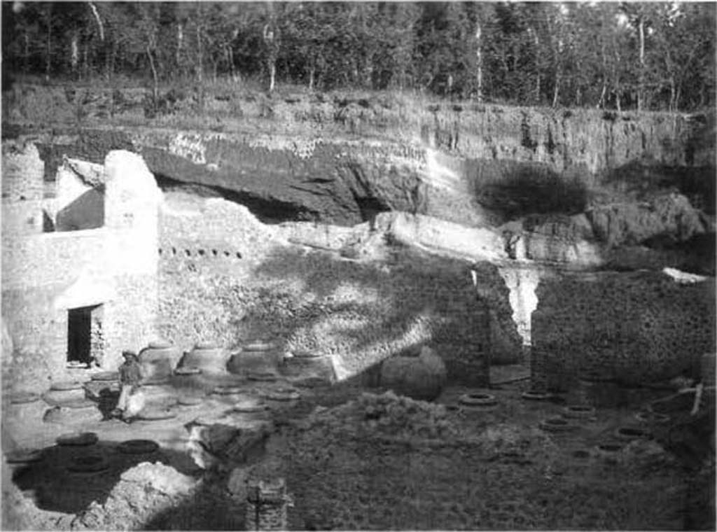 Villa della Pisanella, Boscoreale, late 19th century. Looking towards north-east corner of cella vinaria (Area Q) during excavations.
See Casale A, 1979. Breve Storia degli Scavi Archeologici nel Pagus Augustus.
See PDF copy at https://centrostudiarc.altervista.org/pdf/breve%20storia%20pagus%20augustus.pdf
Courtesy of Centro Studi Archeologici di Boscoreale, Boscotrecase e Trecase. Our thanks to Angelandrea Casale.
See also http://www.deprisco.it/pages/storiascavi.htm