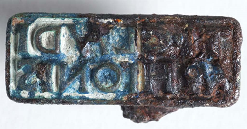 Villa della Pisanella, Boscoreale. Peristyle. Bronze seal, with the name of Tiberius Claudius Amphionis, found in a cupboard.
Now in Boscoreale Antiquarium.